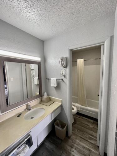 Delux Inn クリーバーン エクステリア 写真