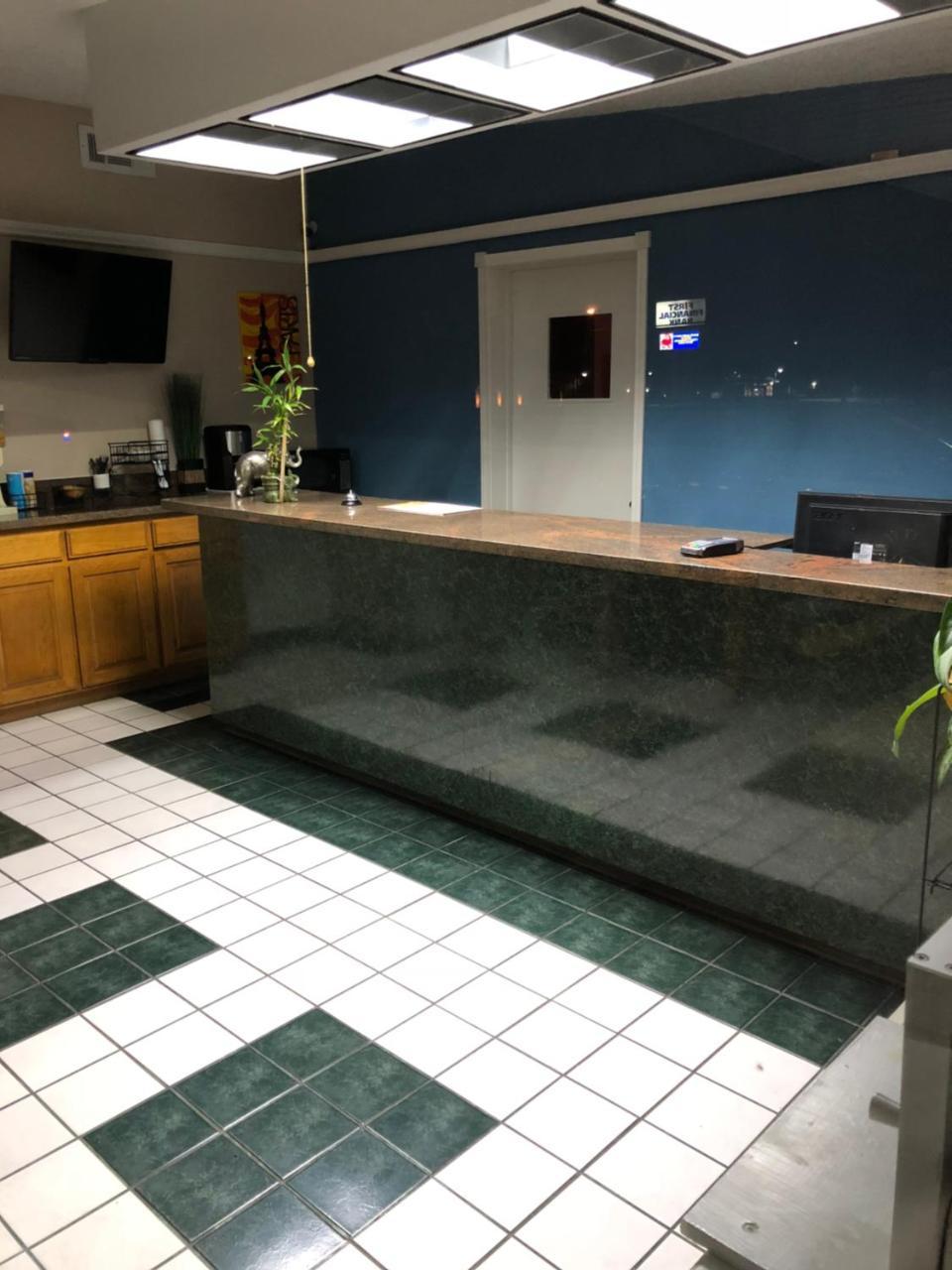Delux Inn クリーバーン エクステリア 写真